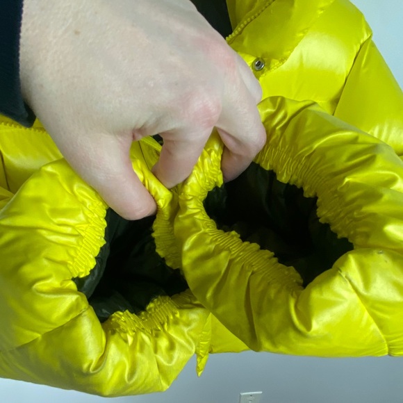 Aritzia TNA Puffer Jacket Mega Shorty Yellow Small - Picture 6 of 16